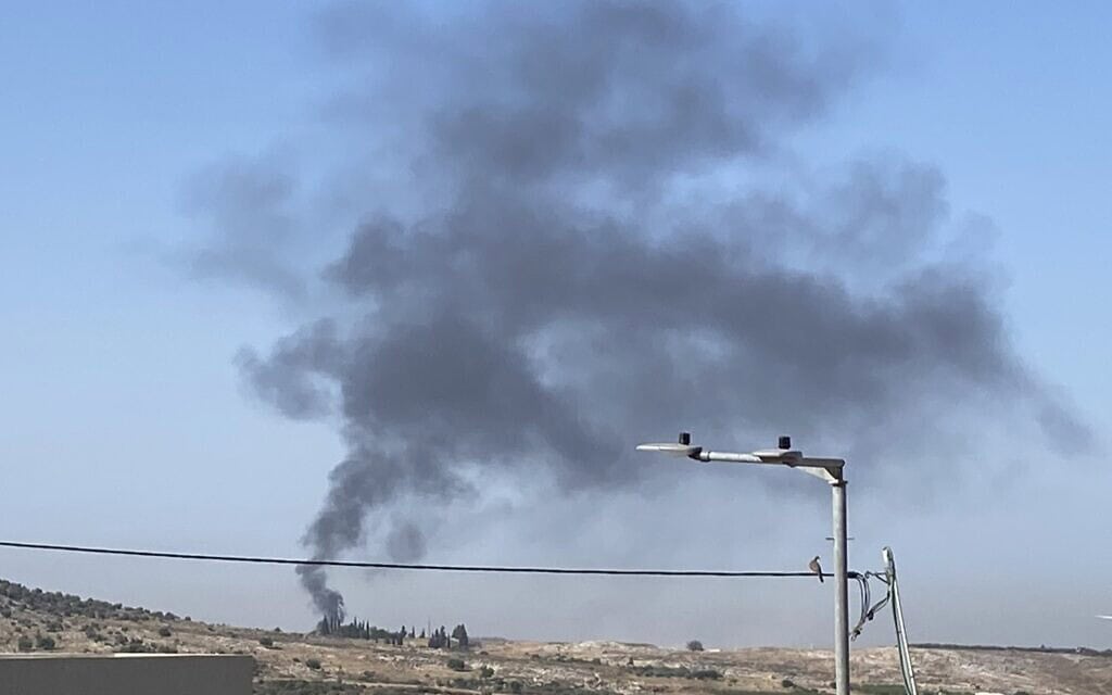 שריפת פסולת בשטחי הגדה המערבית, 2025 (צילום: אזרחים למען אוויר נקי) שריפת פסולת בשטחי הגדה המערבית, 2025 (צילום: אזרחים למען אוויר נקי)