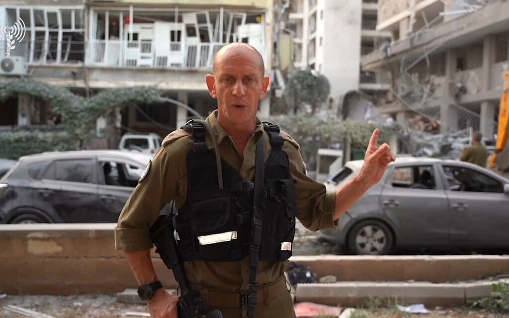 אלוף פיקוד העורף רפי מילוא בזירת הנפילה בבת ים. 15 ביוני 2025 (צילום: צילום מסך) אלוף פיקוד העורף רפי מילוא בזירת הנפילה בבת ים. 15 ביוני 2025 (צילום: צילום מסך)