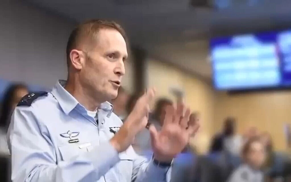 מפקד חיל האוויר, אלוף תומר בר, בבור חיל האוויר, 13 ביוני 2025 (צילום: דובר צה"ל) מפקד חיל האוויר, אלוף תומר בר, בבור חיל האוויר, 13 ביוני 2025 (צילום: דובר צה"ל)