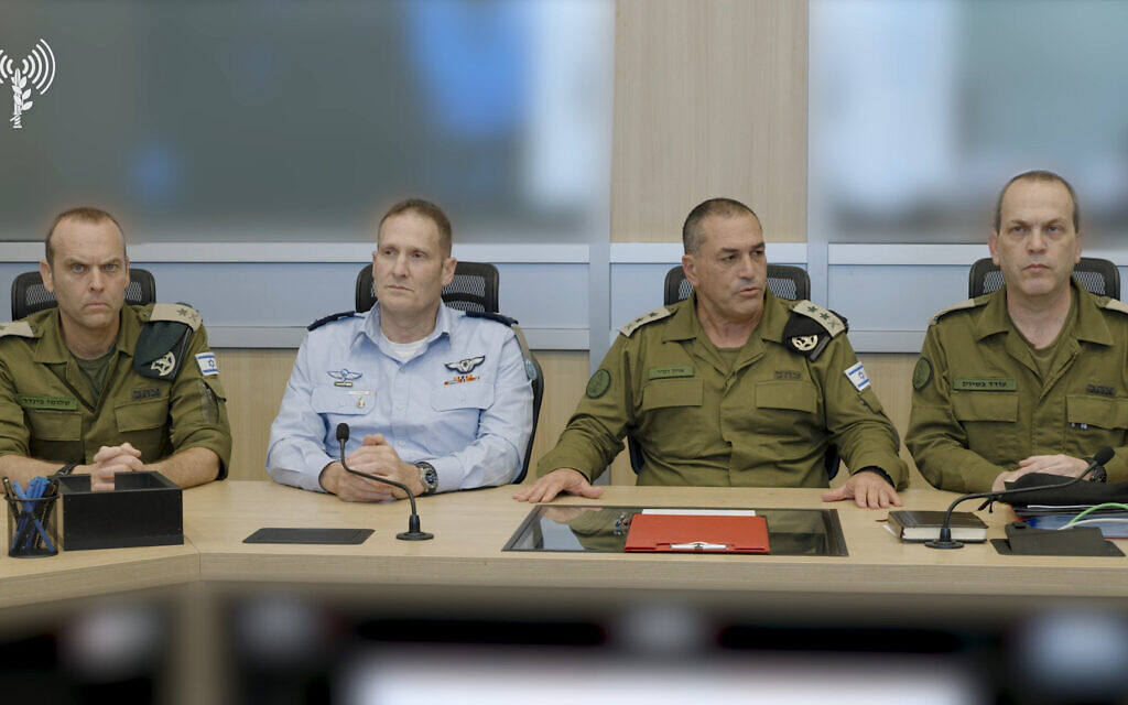 הרמטכ״ל אייל זמיר קיים הערכת מצב מטכ"לית על התקיפה באיראן, 13 ביוני 2025 (צילום: דובר צה"ל) הרמטכ״ל אייל זמיר קיים הערכת מצב מטכ"לית על התקיפה באיראן, 13 ביוני 2025 (צילום: דובר צה"ל)