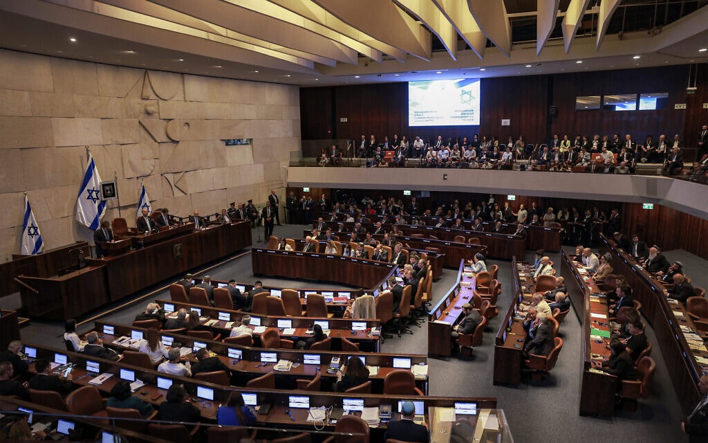 נשיא ארגנטינה חוויאר מיליי נואם בפני מליאת הכנסת, 11 ביוני 2025 (צילום: Menahem Kahana / AFP) נשיא ארגנטינה חוויאר מיליי נואם בפני מליאת הכנסת, 11 ביוני 2025 (צילום: Menahem Kahana / AFP)