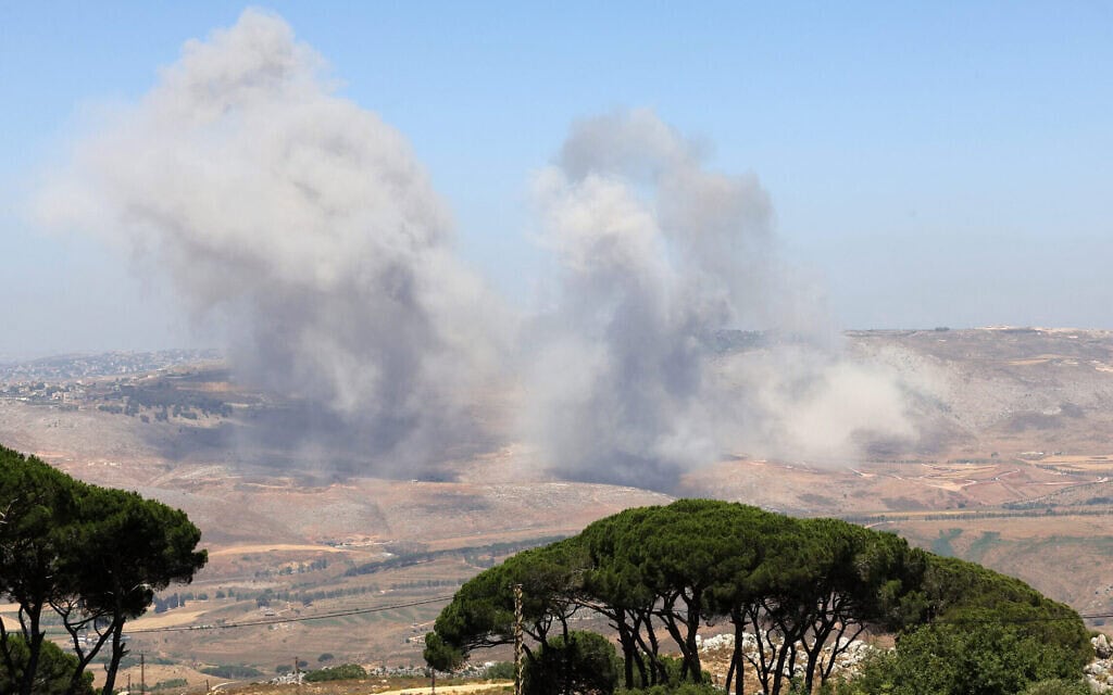 עשן מיתמר בעקבות תקיפה ישראלית בקרבת נבטיה שבדרום לבנון, 27 ביוני 2025 (צילום: Rabih DAHER / AFP) עשן מיתמר בעקבות תקיפה ישראלית בקרבת נבטיה שבדרום לבנון, 27 ביוני 2025 (צילום: Rabih DAHER / AFP)