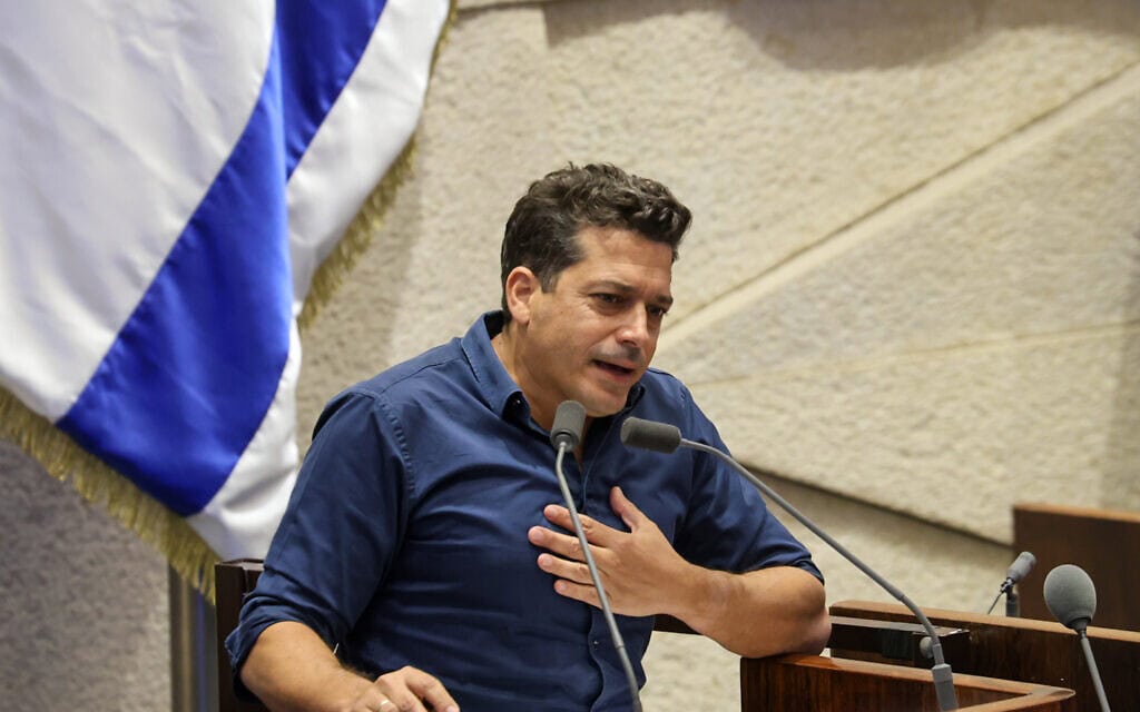 עמיחי שיקלי במליאת הכנסת, 3 ביוני 2025 (צילום: דני שם טוב, דוברות הכנסת) עמיחי שיקלי במליאת הכנסת, 3 ביוני 2025 (צילום: דני שם טוב, דוברות הכנסת)