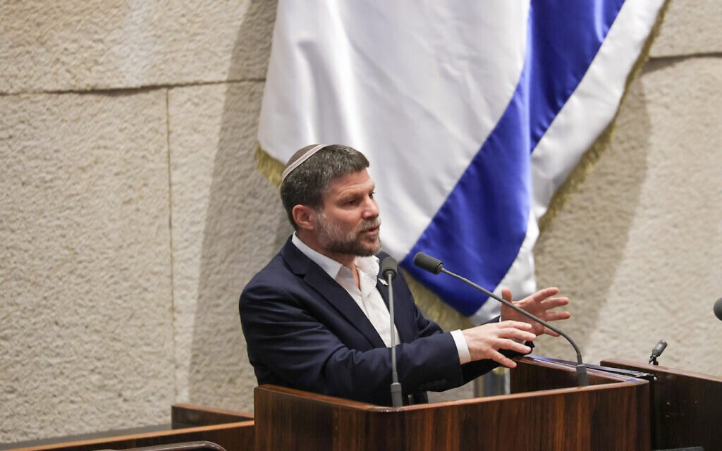 שר האוצר בצלאל סמוטריץ׳ נואם במליאה. 11 ביוני 2025 (צילום: דני שם טוב, דוברות הכנסת) שר האוצר בצלאל סמוטריץ׳ נואם במליאה. 11 ביוני 2025 (צילום: דני שם טוב, דוברות הכנסת)
