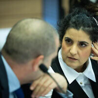 היועצת המשפטית של הכנסת, עו"ד שגית אפיק, בדיון של ועדת הכנסת בראשות ח"כ אופיר כץ מהליכוד. 30 בינואר 2024