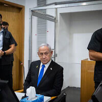 ראש הממשלה בנימין נתניהו בבית המשפט המחוזי בתל אביב בתחילת חקירתו הנגדית, 3 ביוני 2025 (צילום: חיים גולדברג/פלאש90) ראש הממשלה בנימין נתניהו בבית המשפט המחוזי בתל אביב בתחילת חקירתו הנגדית, 3 ביוני 2025 (צילום: חיים גולדברג/פלאש90)