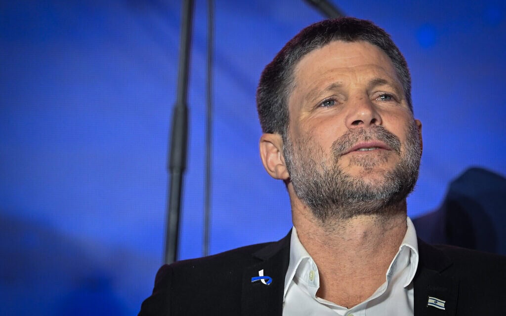 שר האוצר בצלאל סמוטריץ' בהפגנת תמיכה בממשלה ליד בית המשפט העליון בירושלים. 5 ביוני 2025 (צילום: אריה לייב אברמס/פלאש90) שר האוצר בצלאל סמוטריץ' בהפגנת תמיכה בממשלה ליד בית המשפט העליון בירושלים. 5 ביוני 2025 (צילום: אריה לייב אברמס/פלאש90)