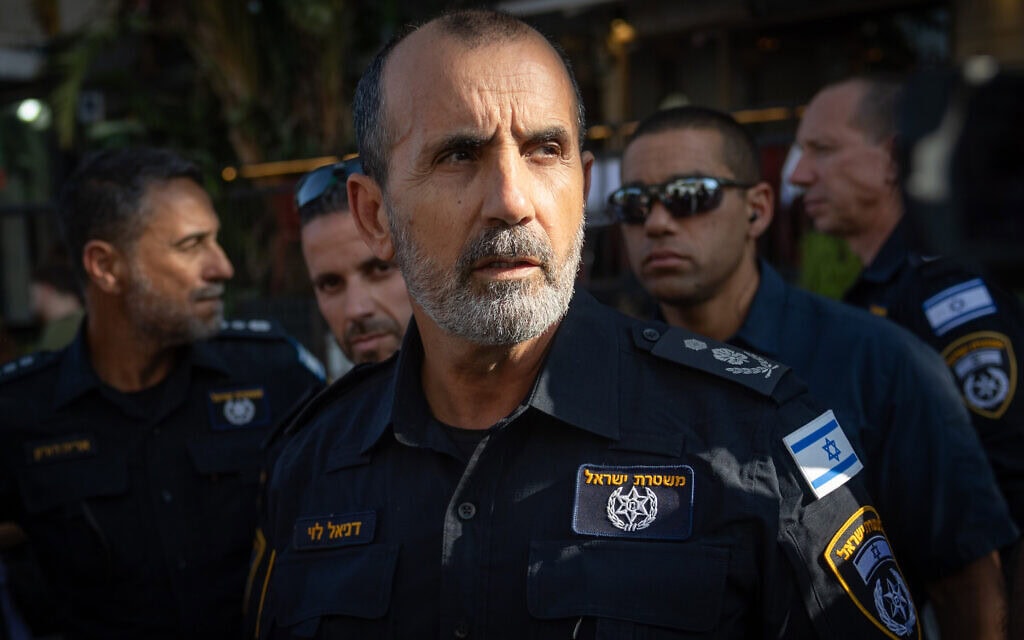 מפכ"ל המשטרה דני לוי במצעד הגאווה בירושלים, 5 ביוני 2025 (צילום: יונתן זינדל/פלאש90) מפכ"ל המשטרה דני לוי במצעד הגאווה בירושלים, 5 ביוני 2025 (צילום: יונתן זינדל/פלאש90)
