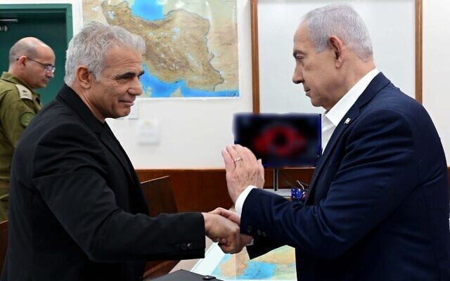 ראש הממשלה בנימין נתניהו וראש האופוזיציה יאיר לפיד בלשכת ראש הממשלה, 17 ביוני 2025 (צילום: אבי אוחיון, לע"מ) ראש הממשלה בנימין נתניהו וראש האופוזיציה יאיר לפיד בלשכת ראש הממשלה, 17 ביוני 2025 (צילום: אבי אוחיון, לע"מ)