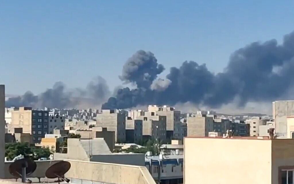 צילום מסך מתוך סרטון שלכאורה מתעד תקיפה ישראלית בטהרן, 23 ביוני 2025 (צילום: צילום מסך) צילום מסך מתוך סרטון שלכאורה מתעד תקיפה ישראלית בטהרן, 23 ביוני 2025 (צילום: צילום מסך)