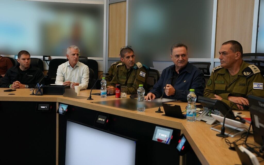 שר הביטחון ישראל כ״ץ לצד הרמטכ״ל אייל זמיר בהערכת מצב. 15 ביוני 2025 (צילום: עמוס בן גרשום/ לע״מ) שר הביטחון ישראל כ״ץ לצד הרמטכ״ל אייל זמיר בהערכת מצב. 15 ביוני 2025 (צילום: עמוס בן גרשום/ לע״מ)