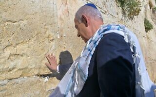 ראש הממשלה בנימין נתניהו בכותל המערבי בירושלים, 22 ביוני 2025 (צילום: קובי גדעון / לע"מ) ראש הממשלה בנימין נתניהו בכותל המערבי בירושלים, 22 ביוני 2025 (צילום: קובי גדעון / לע"מ)