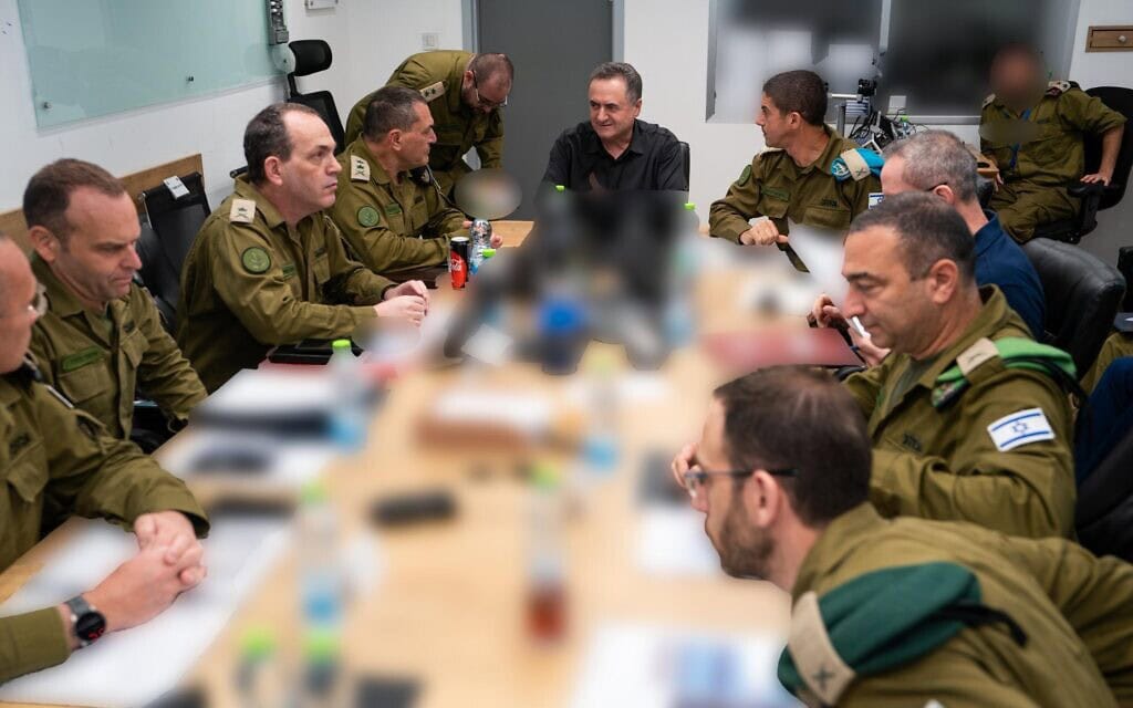 שר הביטחון ישראל כ״ץ לצד הרמטכ״ל אייל זמיר בהערכת מצב. 23 ביוני 2025 (צילום: אריאל חרמוני, משרד הביטחון) שר הביטחון ישראל כ״ץ לצד הרמטכ״ל אייל זמיר בהערכת מצב. 23 ביוני 2025 (צילום: אריאל חרמוני, משרד הביטחון)