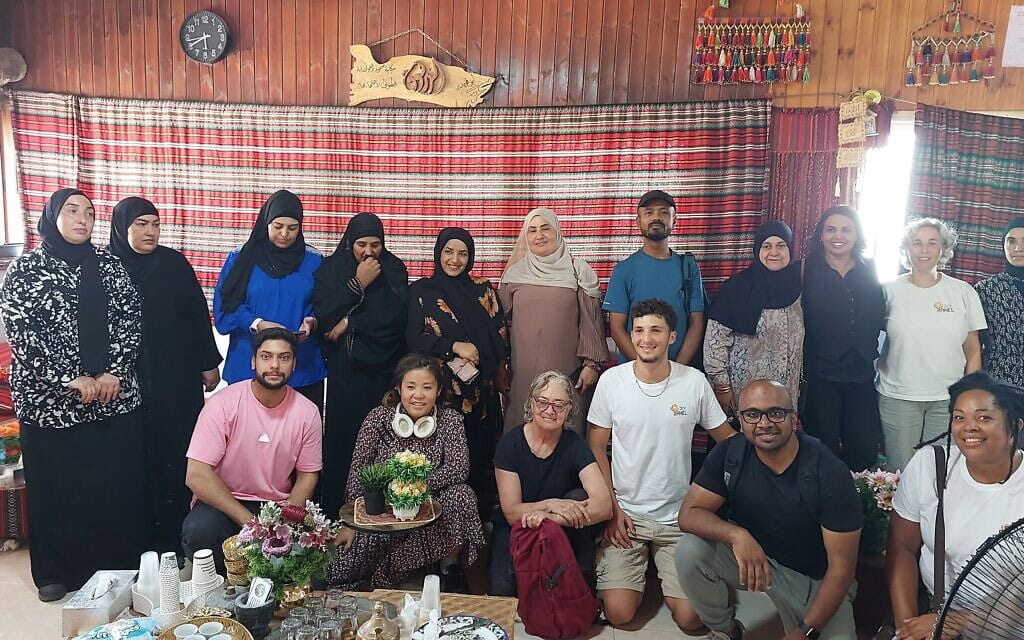 מפגש מתנדבים עם נשים מהחברה הבדואית. 13 ביולי 2025 (צילום: עומר שרביט) מפגש מתנדבים עם נשים מהחברה הבדואית. 13 ביולי 2025 (צילום: עומר שרביט)