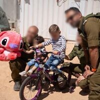 פתיחת המתקן הקדמי הנייד למיון וטיפול בפצועים בסוריה. יולי 2025 (צילום: דובר צה פתיחת המתקן הקדמי הנייד למיון וטיפול בפצועים בסוריה. יולי 2025 (צילום: דובר צה