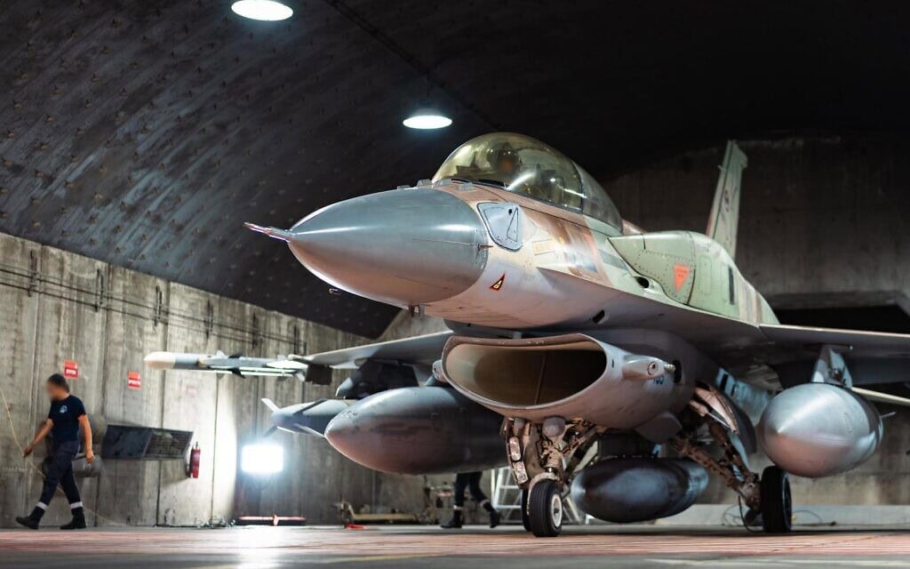 מטוס קרב של חיל האוויר בארץ, לפני ביצוע תקיפה בתימן, 6 ביולי 2025 (צילום: אתר צה"ל) מטוס קרב של חיל האוויר בארץ, לפני ביצוע תקיפה בתימן, 6 ביולי 2025 (צילום: אתר צה"ל)