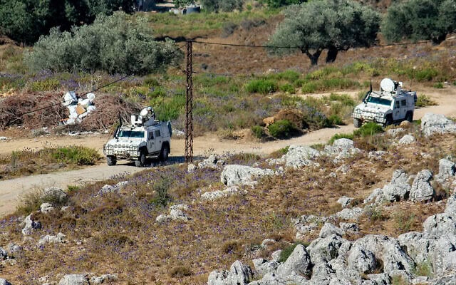 כלי רכב משוריינים של יוניפי"ל במרג' עיון שבדרום לבנון, בקרבת הגבול עם ישראל, 4 ביולי 2025 (צילום: Rabih DAHER / AFP) כלי רכב משוריינים של יוניפי"ל במרג' עיון שבדרום לבנון, בקרבת הגבול עם ישראל, 4 ביולי 2025 (צילום: Rabih DAHER / AFP)