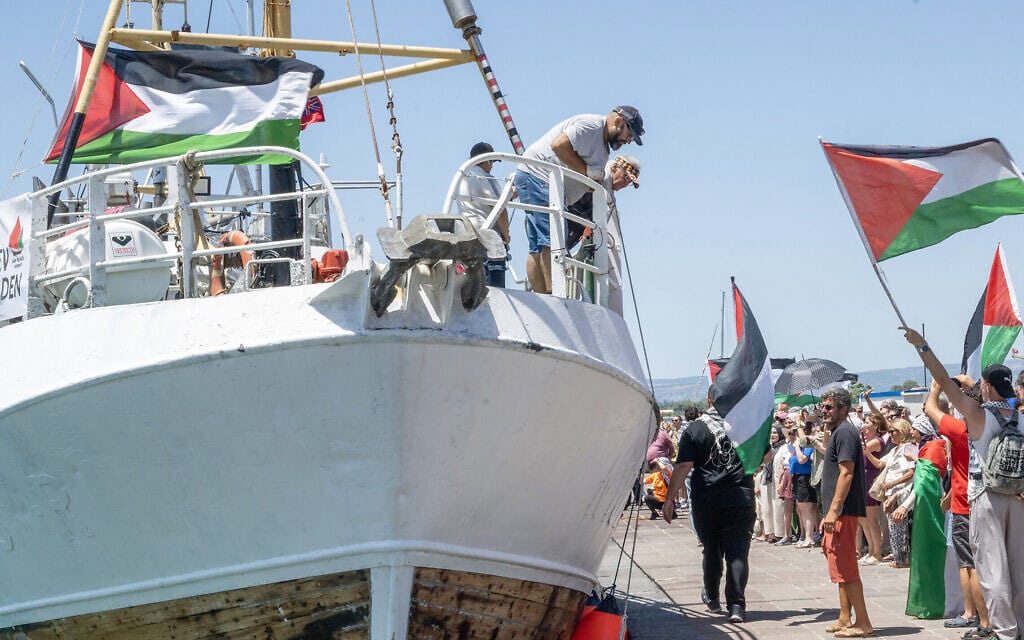 הספינה הנדאלה יוצאת מנמל סירקוזה בסיציליה לכיוון עזה ב-13 ביולי 2025 (צילום: Giovanni ISOLINO / AFP) הספינה הנדאלה יוצאת מנמל סירקוזה בסיציליה לכיוון עזה ב-13 ביולי 2025 (צילום: Giovanni ISOLINO / AFP)