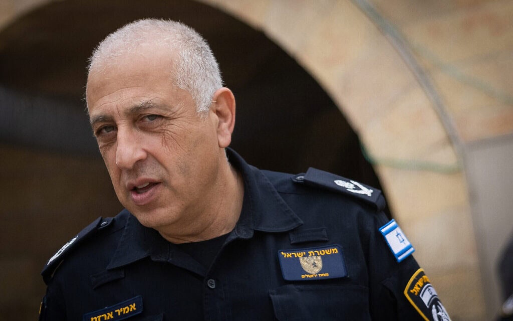 מפקד מחוז ירושלים במשטרה, אמיר ארזני, בעיר העתיקה בירושלים, 7 במרץ 2025 (צילום: חיים גולדברג/פלאש90) מפקד מחוז ירושלים במשטרה, אמיר ארזני, בעיר העתיקה בירושלים, 7 במרץ 2025 (צילום: חיים גולדברג/פלאש90)