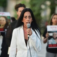 עינב צנגאוקר בהצהרה השבועית ליד הקריה. 5 ביולי 2025 (צילום: אבשלום ששוני/פלאש90) עינב צנגאוקר בהצהרה השבועית ליד הקריה. 5 ביולי 2025 (צילום: אבשלום ששוני/פלאש90)