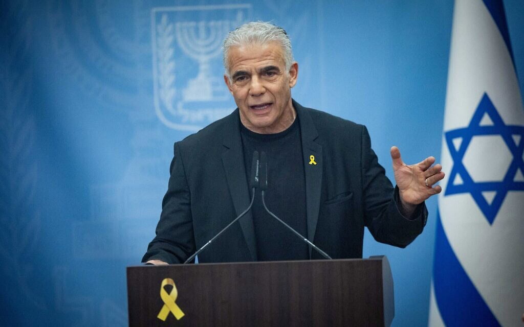 יאיר לפיד בישיבת סיעת יש עתיד, 14 ביולי 2025 (צילום: יונתן זינדל/פלאש90)