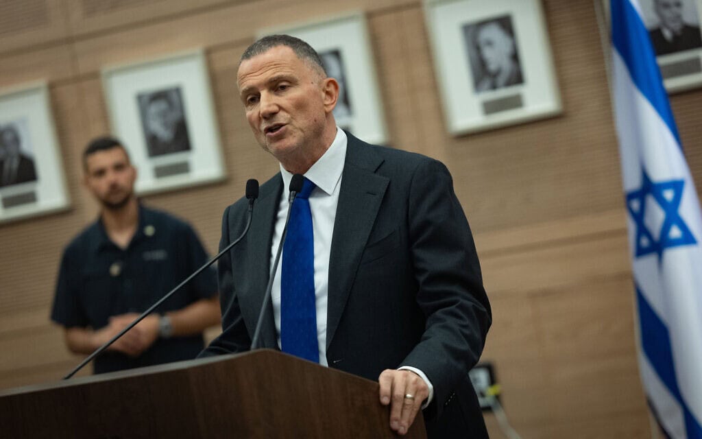 יולי אדלשטיין נושא דברים בחדר ועדת החוץ והביטחון של הכנסת, 15 ביולי 2025 (צילום: יונתן זינדל/פלאש90) יולי אדלשטיין נושא דברים בחדר ועדת החוץ והביטחון של הכנסת, 15 ביולי 2025 (צילום: יונתן זינדל/פלאש90)