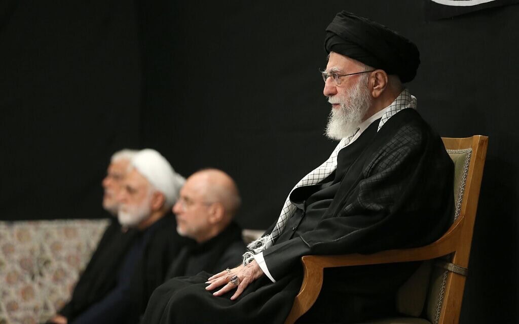 המנהיג העליון של איראן עלי חמינאי באירוע דתי ב-5 ביולי 2025 (צילום: חשבון ה-X של המנהיג העליון של איראן) המנהיג העליון של איראן עלי חמינאי באירוע דתי ב-5 ביולי 2025 (צילום: חשבון ה-X של המנהיג העליון של איראן)