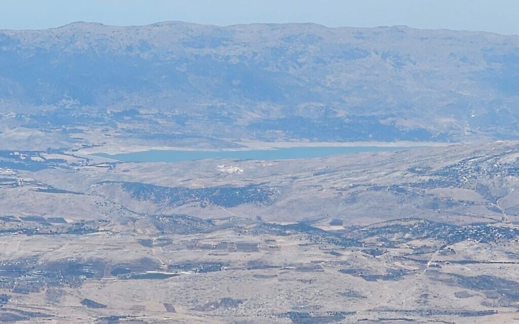 אגם קרעון בלבנון, יוני 2025 (צילום: גולן לוי) אגם קרעון בלבנון, יוני 2025 (צילום: גולן לוי)