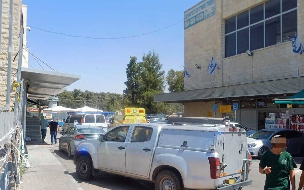 זירת הפיגוע בצומת גוש עציון, 10 ביולי 2025 (צילום: מגן דוד אדום) זירת הפיגוע בצומת גוש עציון, 10 ביולי 2025 (צילום: מגן דוד אדום)