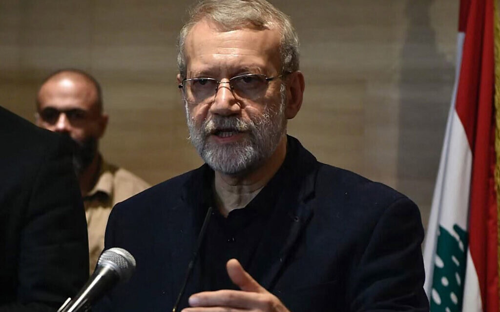יועצו הבכיר לשעבר של מנהיג איראן, עלי לאריג'אני, במסירת הצהרה לאחר פגישה עם יו"ר הפרלמנט הלבנוני בביירות, 15 בנובמבר 2024 (צילום: AFP) יועצו הבכיר לשעבר של מנהיג איראן, עלי לאריג'אני, במסירת הצהרה לאחר פגישה עם יו"ר הפרלמנט הלבנוני בביירות, 15 בנובמבר 2024 (צילום: AFP)