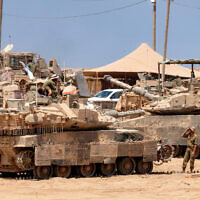 טנקים של צה"ל בדרום הארץ, סמוך לגבול עם רצועת עזה, 5 באוגוסט 2025 (צילום: Jack GUEZ / AFP) טנקים של צה"ל בדרום הארץ, סמוך לגבול עם רצועת עזה, 5 באוגוסט 2025 (צילום: Jack GUEZ / AFP)