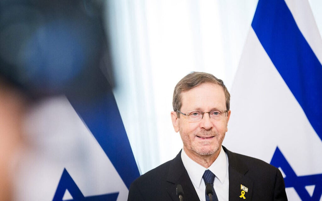 הנשיא יצחק הרצוג בלטביה, 5 באוגוסט 2025 (צילום: Gints Ivuskans / AFP)