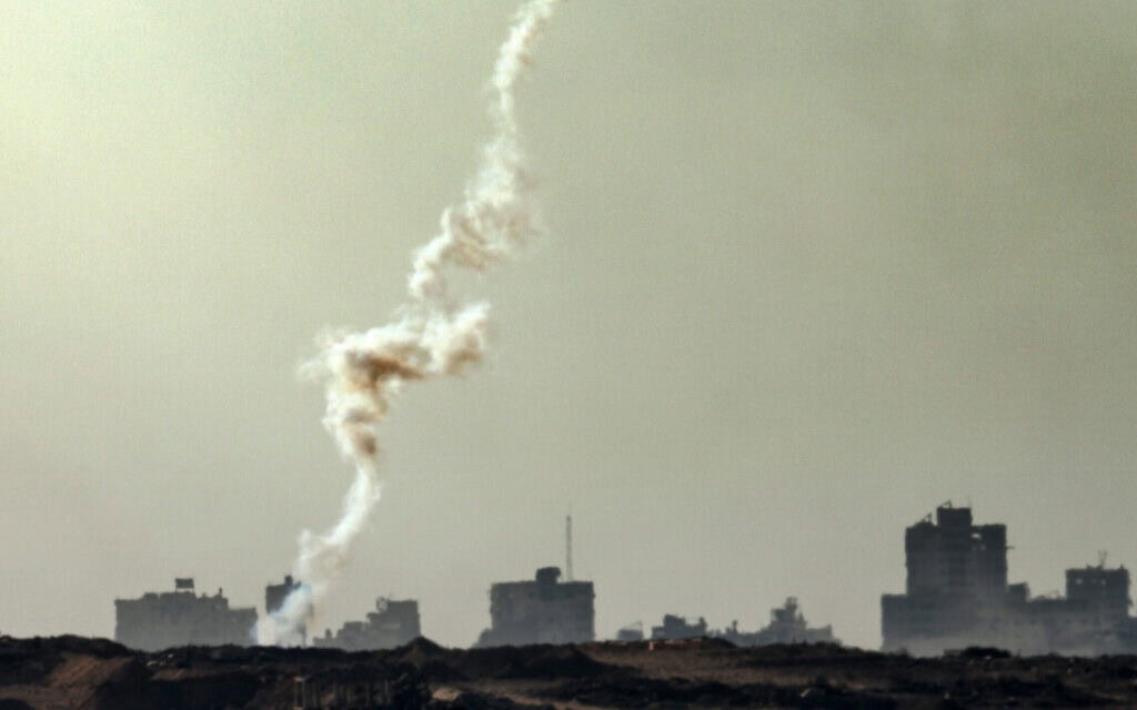 רקטה משוגרת מרצועת עזה, כפי שצולמה מגבול ישראל עם הרצועה, 7 באוגוסט 2025 (צילום: Jack GUEZ / AFP) רקטה משוגרת מרצועת עזה, כפי שצולמה מגבול ישראל עם הרצועה, 7 באוגוסט 2025 (צילום: Jack GUEZ / AFP)