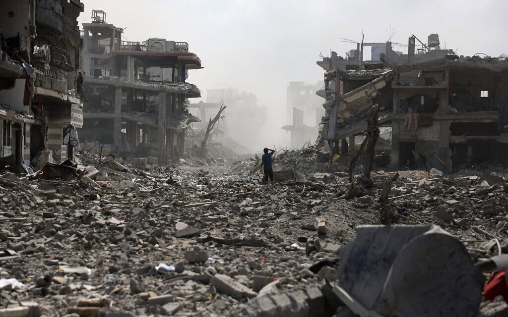 עשן מיתמר בעקבות תקיפה ישראלית בעזה, 25 באוגוסט 2025 (צילום: BASHAR TALEB / AFP) עשן מיתמר בעקבות תקיפה ישראלית בעזה, 25 באוגוסט 2025 (צילום: BASHAR TALEB / AFP)