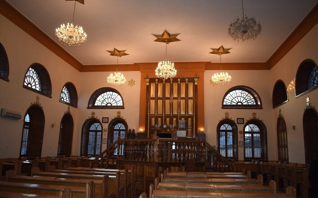 פנים בית כנסת באזרבייג'ן (צילום: לארי לקסנר) פנים בית כנסת באזרבייג'ן (צילום: לארי לקסנר)