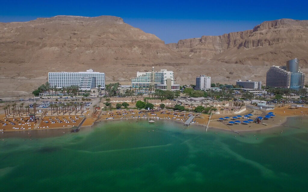 חופי ים המלח. 25 ביוני 2016 (צילום: אדי ישראל/פלאש90) חופי ים המלח. 25 ביוני 2016 (צילום: אדי ישראל/פלאש90)