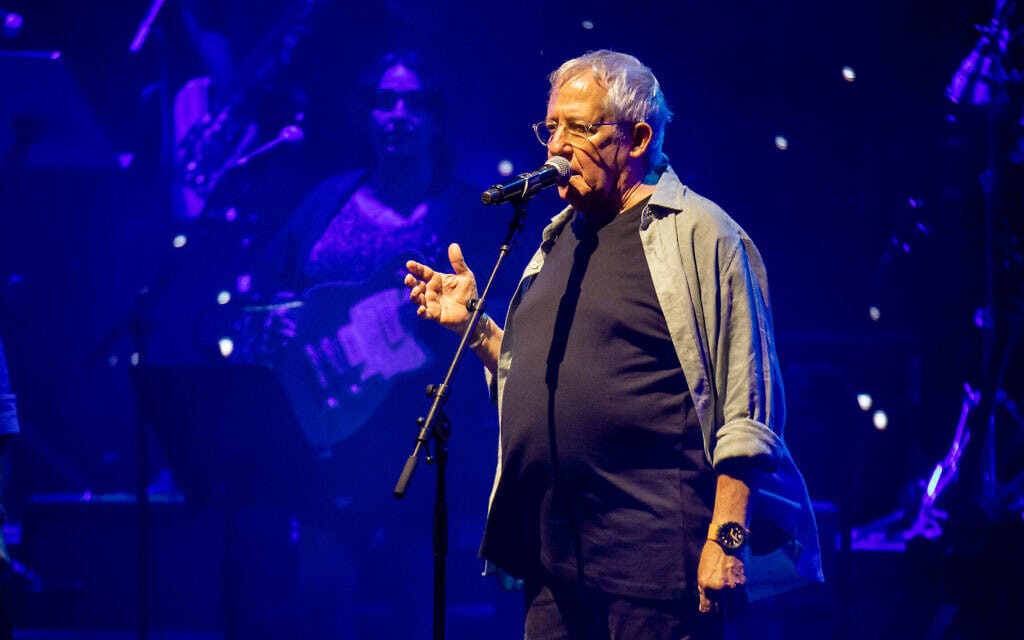 גידי גוב בהופעה חיה של "זהו זה!" בקיסריה, 16 באוגוסט 2024 (צילום: דור פזואלו/פלאש90)