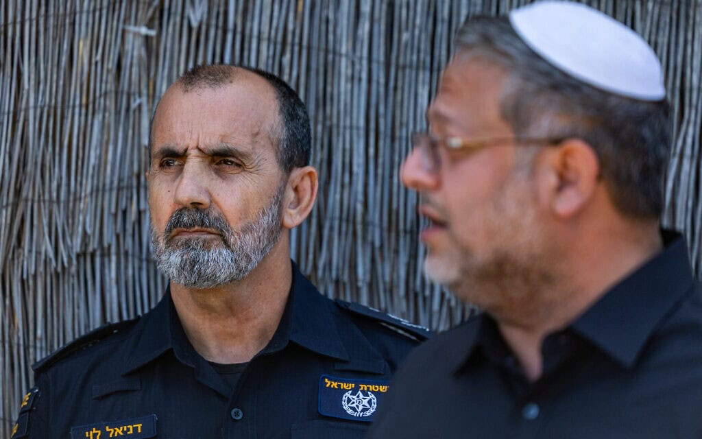 השר לביטחון לאומי איתמר בן גביר ומפכ"ל המשטרה דני לוי בביקור ברהט, 7 במאי 2025 (צילום: חיים גולדברג/פלאש90) השר לביטחון לאומי איתמר בן גביר ומפכ"ל המשטרה דני לוי בביקור ברהט, 7 במאי 2025 (צילום: חיים גולדברג/פלאש90)