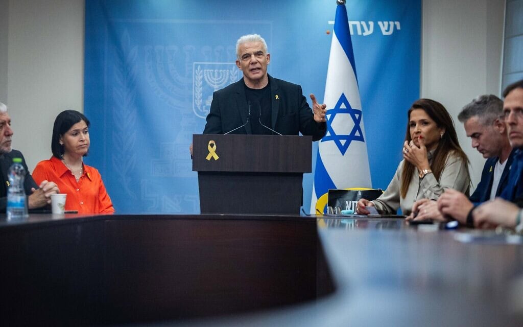 יאיר לפיד בישיבת הסיעה של יש עתיד בכנסת, 12 במאי 2025 (צילום: יונתן זינדל/פלאש90) יאיר לפיד בישיבת הסיעה של יש עתיד בכנסת, 12 במאי 2025 (צילום: יונתן זינדל/פלאש90)