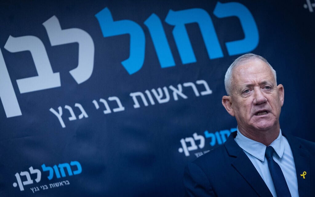 בני גנץ בחדר הסיעה של כחול לבן בכנסת, 21 ביולי 2025 (צילום: יונתן זינדל/פלאש90) בני גנץ בחדר הסיעה של כחול לבן בכנסת, 21 ביולי 2025 (צילום: יונתן זינדל/פלאש90)
