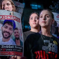 שורדת השבי דורון שטיינברכר בהפגנה למען שחרור החטופים, 2 באוגוסט 2025 (צילום: אבשלום ששוני/פלאש90) שורדת השבי דורון שטיינברכר בהפגנה למען שחרור החטופים, 2 באוגוסט 2025 (צילום: אבשלום ששוני/פלאש90)