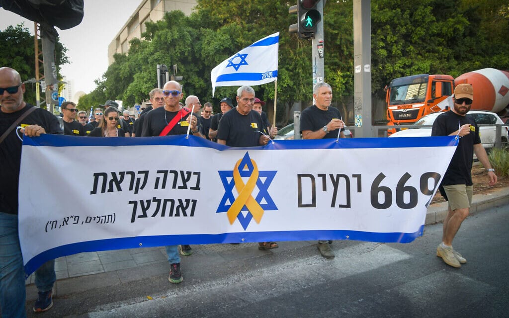 צעדה בתל אביב בעד החזרת החטופים, 5 באוגוסט 2025 (צילום: אבשלום ששוני/פלאש90) צעדה בתל אביב בעד החזרת החטופים, 5 באוגוסט 2025 (צילום: אבשלום ששוני/פלאש90)