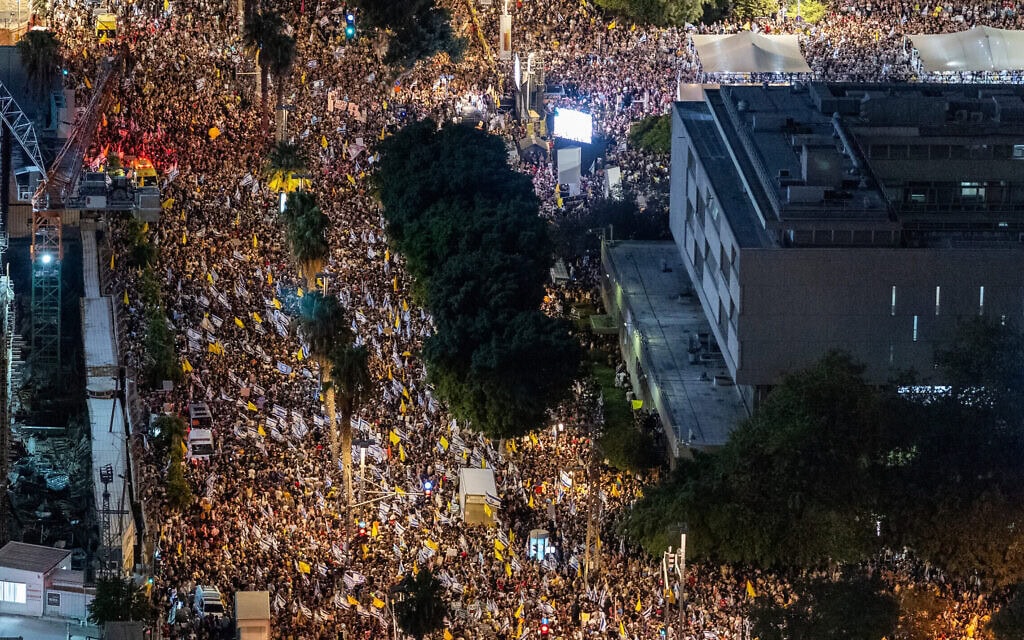 מאות אלפי מפגינים בעד השבת החטופים בתל אביב, 17 באוגוסט 2025 (צילום: חיים גולדברג/פלאש90) מאות אלפי מפגינים בעד השבת החטופים בתל אביב, 17 באוגוסט 2025 (צילום: חיים גולדברג/פלאש90)