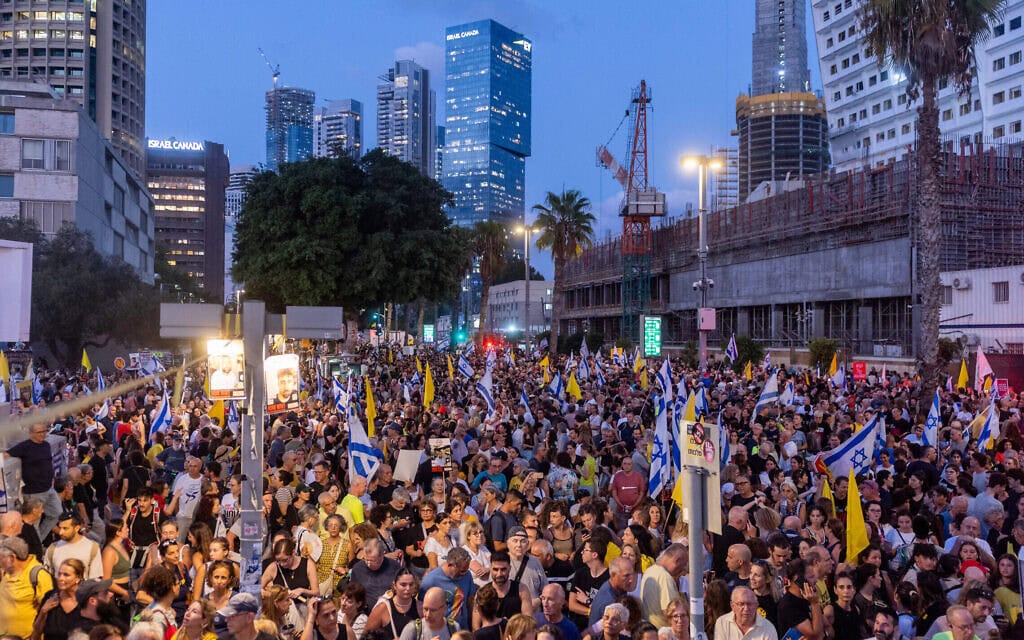 מאות אלפי מפגינים בעד השבת החטופים בתל אביב, 17 באוגוסט 2025 (צילום: חיים גולדברג/פלאש90) מאות אלפי מפגינים בעד השבת החטופים בתל אביב, 17 באוגוסט 2025 (צילום: חיים גולדברג/פלאש90)