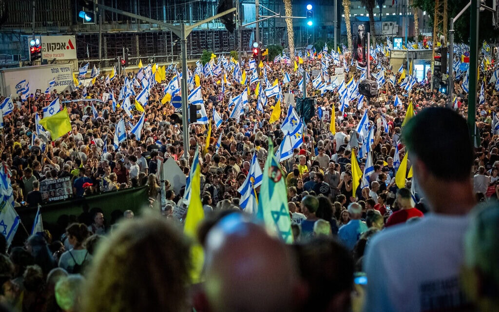 מאות אלפי מפגינים בעד השבת החטופים בתל אביב, 17 באוגוסט 2025 (צילום: אריק מרמור/פלאש90) מאות אלפי מפגינים בעד השבת החטופים בתל אביב, 17 באוגוסט 2025 (צילום: אריק מרמור/פלאש90)