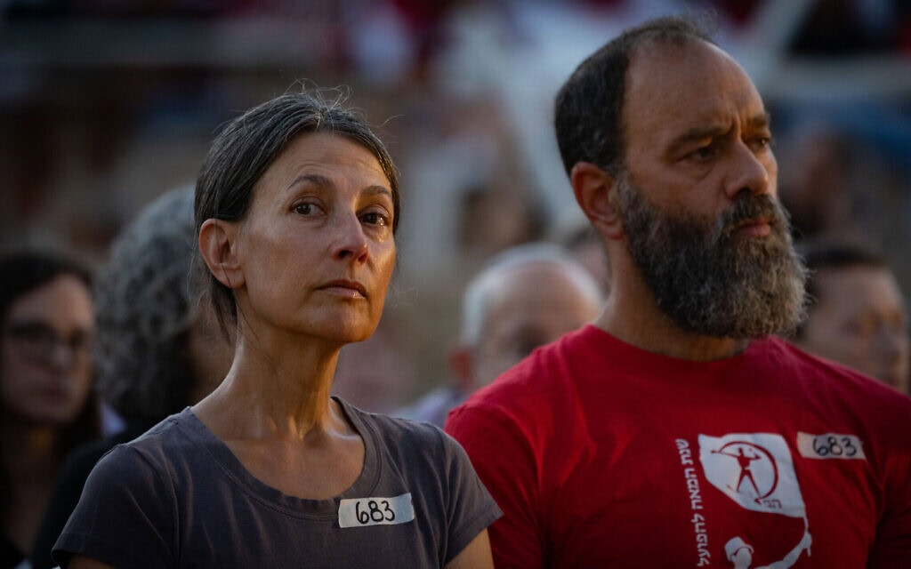 משפחתו של החטוף שנרצח הירש גולדברג־פולין באזכרה במלאת שנה למותו, 19 באוגוסט 2025 (צילום: חיים גולדברג/פלאש90) משפחתו של החטוף שנרצח הירש גולדברג־פולין באזכרה במלאת שנה למותו, 19 באוגוסט 2025 (צילום: חיים גולדברג/פלאש90)