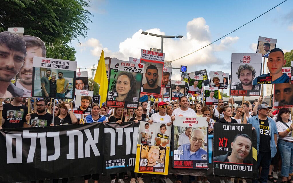 Families of hostages held in the Gaza Strip and supporters march to Hostage Square in Tel Aviv, to a rally calling for the release of hostages held in Gaza, August 26, 2025. Photo by Chaim Goldberg/Flash90 *** Local Caption ***
מלחמה
חטופים
תל אביב
חרבות
ברזל
מלחמה Families of hostages held in the Gaza Strip and supporters march to Hostage Square in Tel Aviv, to a rally calling for the release of hostages held in Gaza, August 26, 2025. Photo by Chaim Goldberg/Flash90 *** Local Caption ***
מלחמה
חטופים
תל אביב
חרבות
ברזל
מלחמה