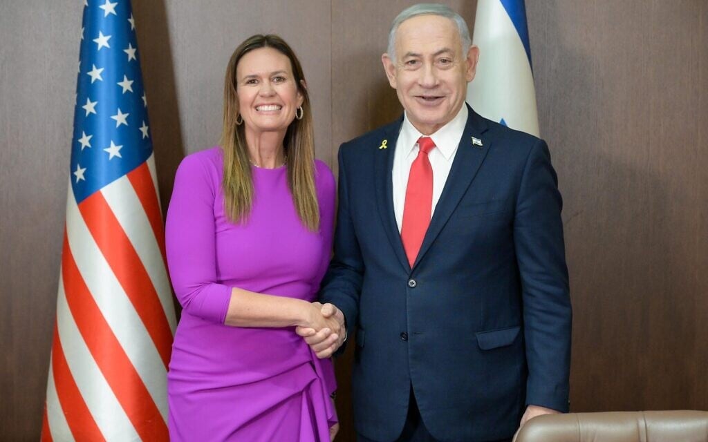 ראש הממשלה בנימין נתניהו לוחץ את ידה של מושלת מדינת ארקנסו בארה״ב, שרה האקבי סנדרס. 6 באוגוסט 2025 (צילום: מעיין טואף/ לע״מ) ראש הממשלה בנימין נתניהו לוחץ את ידה של מושלת מדינת ארקנסו בארה״ב, שרה האקבי סנדרס. 6 באוגוסט 2025 (צילום: מעיין טואף/ לע״מ)
