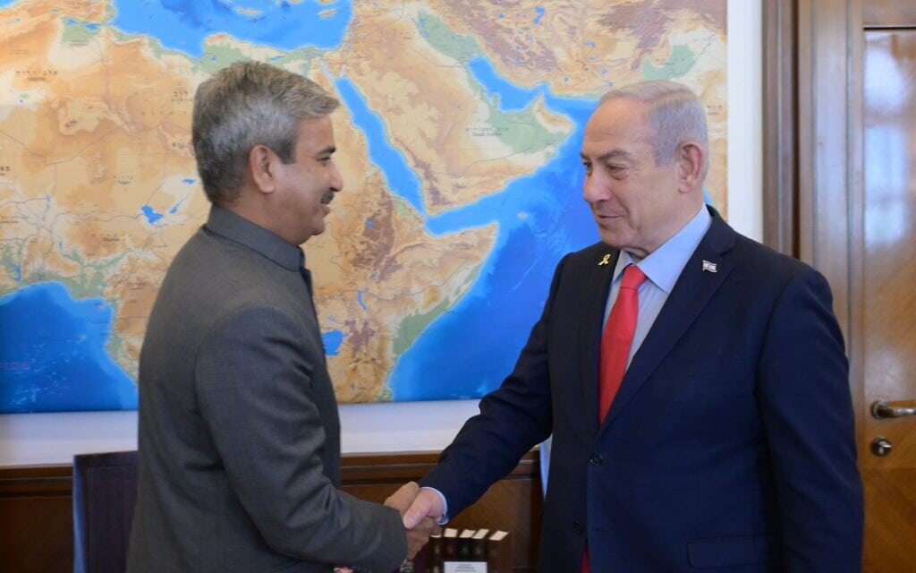 ראש הממשלה בנימין נתניהו ושגריר הודו בישראל ג'יי-פי סינג בלשכת ראש הממשלה בירושלים, 7 באוגוסט 2025 (צילום: עמוס בן גרשום / לע"מ) ראש הממשלה בנימין נתניהו ושגריר הודו בישראל ג'יי-פי סינג בלשכת ראש הממשלה בירושלים, 7 באוגוסט 2025 (צילום: עמוס בן גרשום / לע"מ)