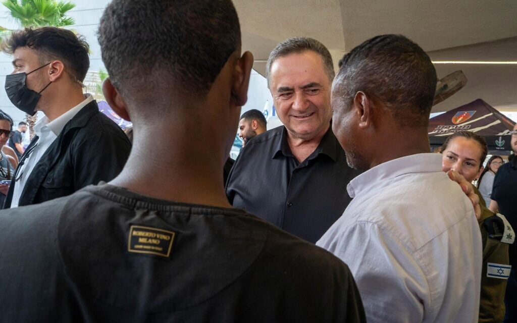 שר הביטחון ישראל כ״ץ בביקור בלשכת הגיוס בתל השומר. 10 באוגוסט 2025 (צילום: אריאל חרמוני, משרד הביטחון) שר הביטחון ישראל כ״ץ בביקור בלשכת הגיוס בתל השומר. 10 באוגוסט 2025 (צילום: אריאל חרמוני, משרד הביטחון)